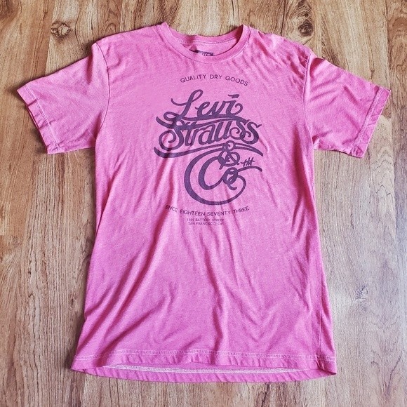 Red Levi's Logo Casual T-Shirt - Picture 4 of 12